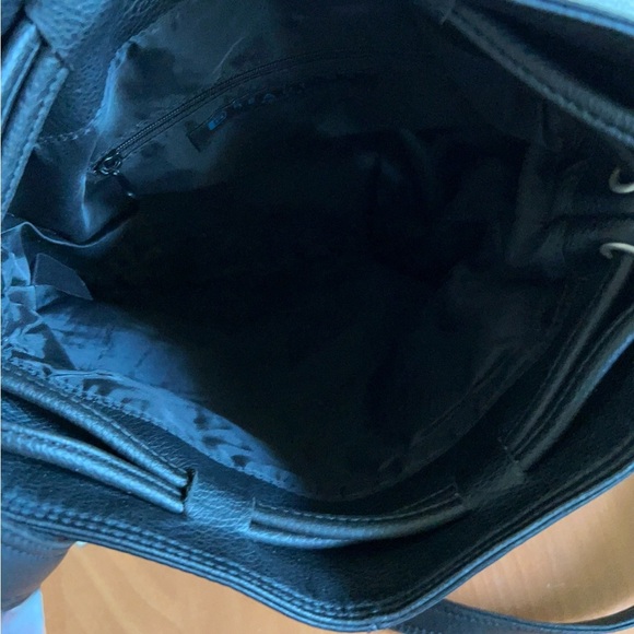 Kenneth Cole Reaction black leather shoulder or crossbody bag. - Picture 6 of 13